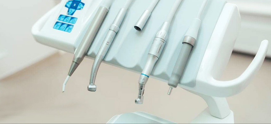 銀汞充填器械、掹髓針、擴大針、牙挺、牙周刮治器等例行高溫高壓消毒滅菌。